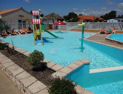 Water space 4-sterren camping La Pomme de Pin in Saint Hilaire de Riez Vendee