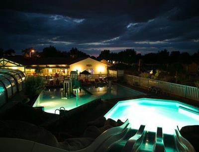 Water space 4-sterren camping La Pomme de Pin in Saint Hilaire de Riez Vendee