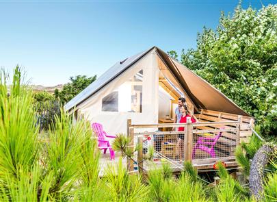 Verhuur van ingerichte tenten met 2 en 3 slaapkamers in Saint Hilaire de Riez - Camping pomme de pin