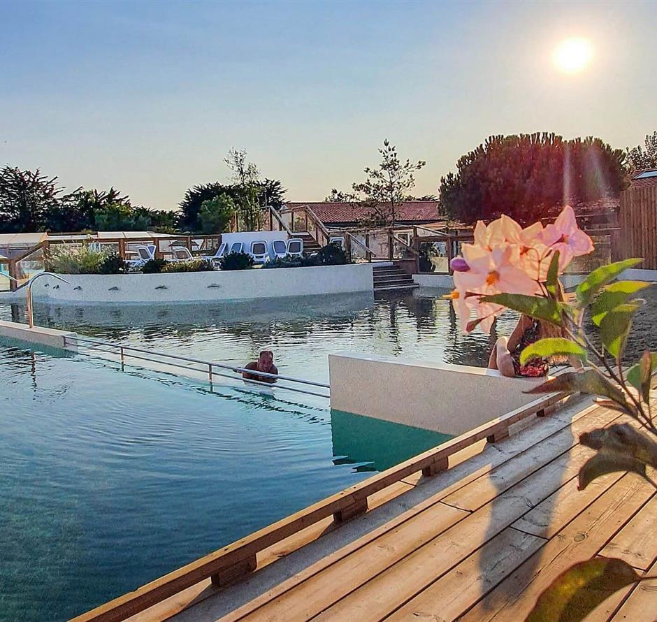 zanderige lagune met spa - Camping pomme de pin