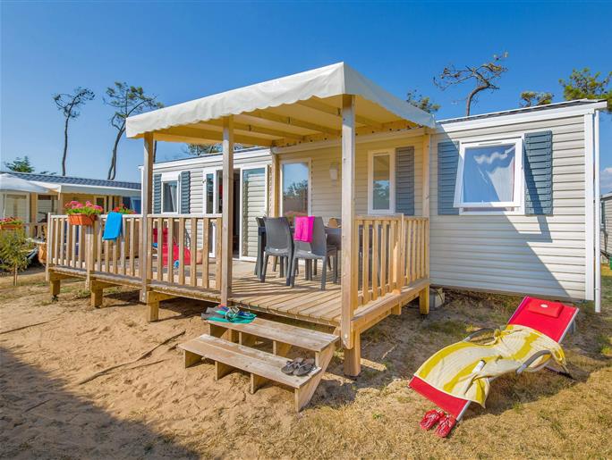 Cottage Luxe 6 people in a 4 star campsite La Pomme de Pin in Saint Hilaire de Riez in Vendée
