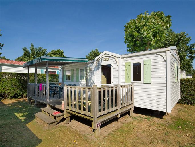 Cottage 6 people in a 4 star campsite La Pomme de Pin in Saint Hilaire de Riez in Vendée