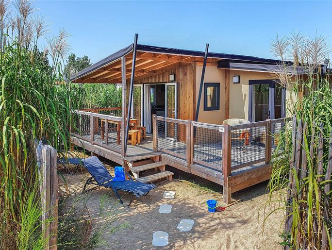 Luxury tente in Vendée with covered swimming pool