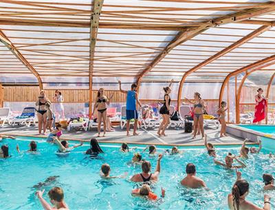 aquagymlessen in het verwarmde binnenzwembad
