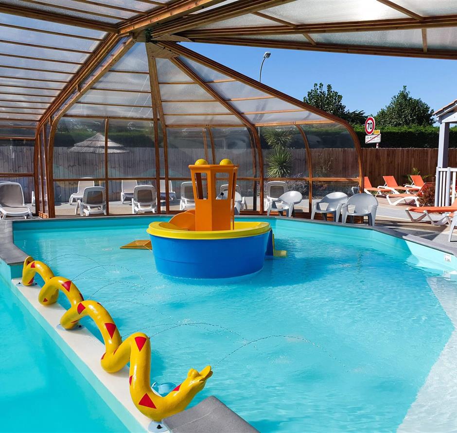 peuterbad in overdekt en verwarmd zwembad, camping st hilaire de riez - Camping pomme de pin