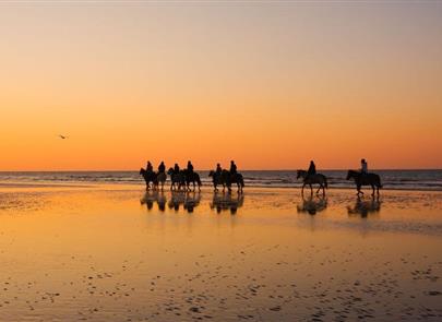 paardrijden op de stranden van st hilaire de riez - Camping pomme de pin