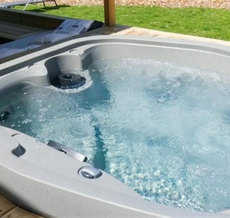 cottage patio en spa 6 pers 3 slaapkamers 1 badkamer - Camping pomme de pin