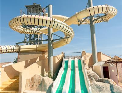 activiteiten, spelletjes en waterglijbanen