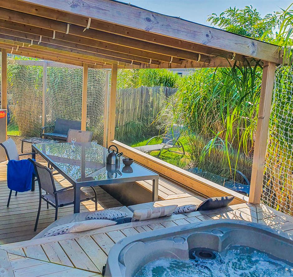 Premium cottage with a private spa fo 5 persons in Vendée - Camping pomme de pin