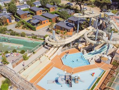 Luchtfoto van het watergebied vanuit een drone