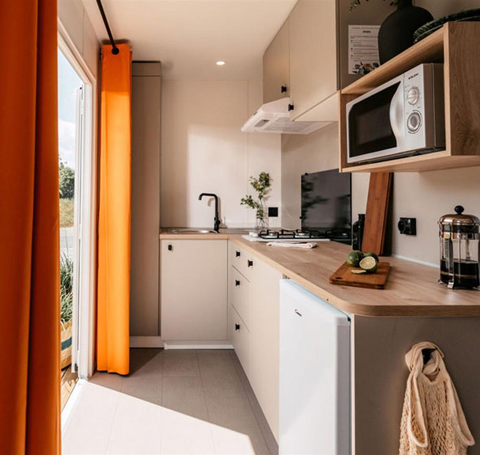 Volledig uitgeruste keuken met vaatwasser op een 5-sterrencamping - Camping pomme de pin