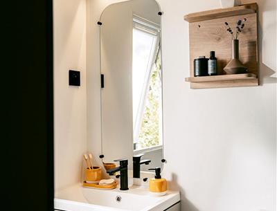 Luxe en lichte badkamer op een camping in St-Hilaire-de-Riez