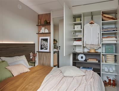 Grote comfortabele kamer  op een 5-sterrencamping met waterglijbanen