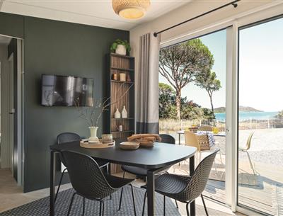 Luxe cottage voor 6 personen op camping met directe toegang tot het strand