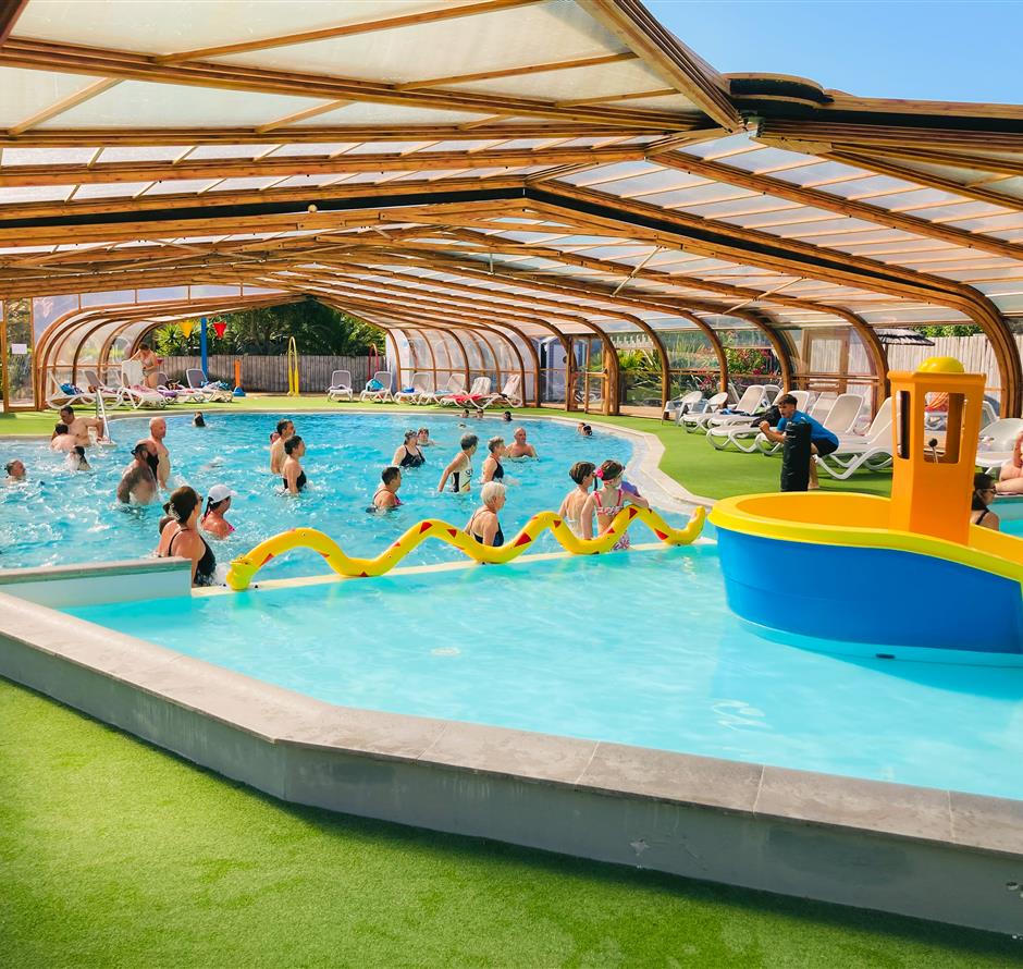 Aquagym in het overdekte zwembad van camping La Pomme de Pin - Camping pomme de pin