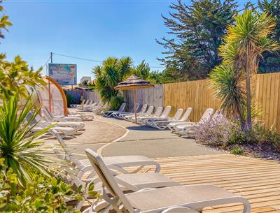 Zwembad met solarium in St Hilaire de Riez