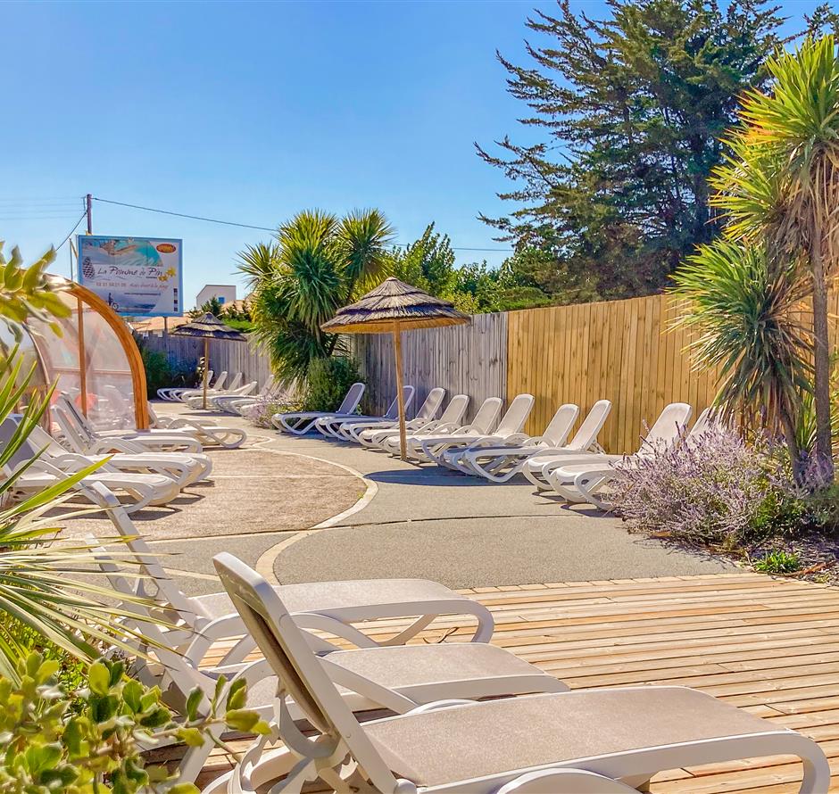 Zwembad met solarium in St Hilaire de Riez - Camping pomme de pin
