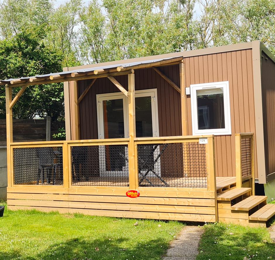 Buitenkant van het huisje voor 2 personen, 1 slaapkamer, 4 bloemen, camping Vendée - Camping pomme de pin