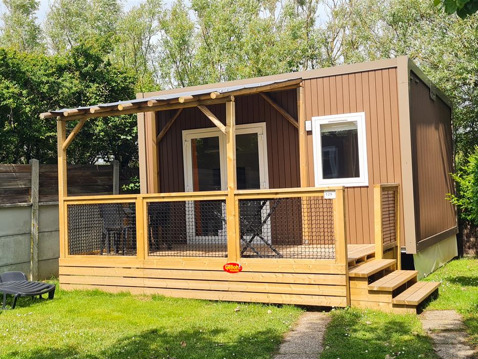Buitenkant van het huisje voor 2 personen, 1 slaapkamer, 4 bloemen, camping Vendée - Camping pomme de pin
